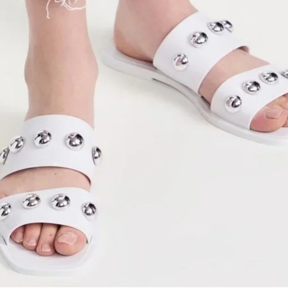 Schutz  Womens White Silver Stud Sandals Lizzie Jelly Rubber  FLAW Sz.9 - Picture 3 of 10